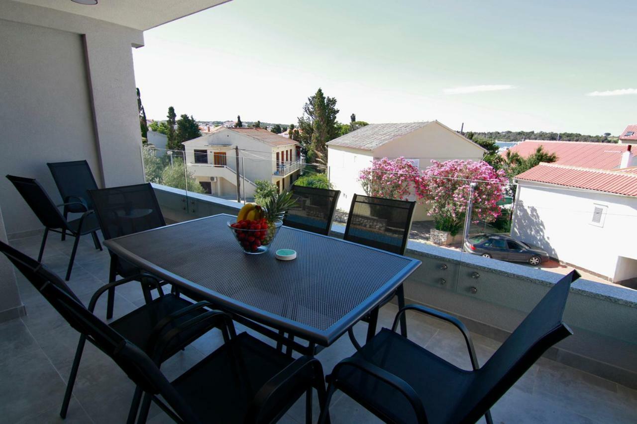 Apartments Luna Novalja Extérieur photo