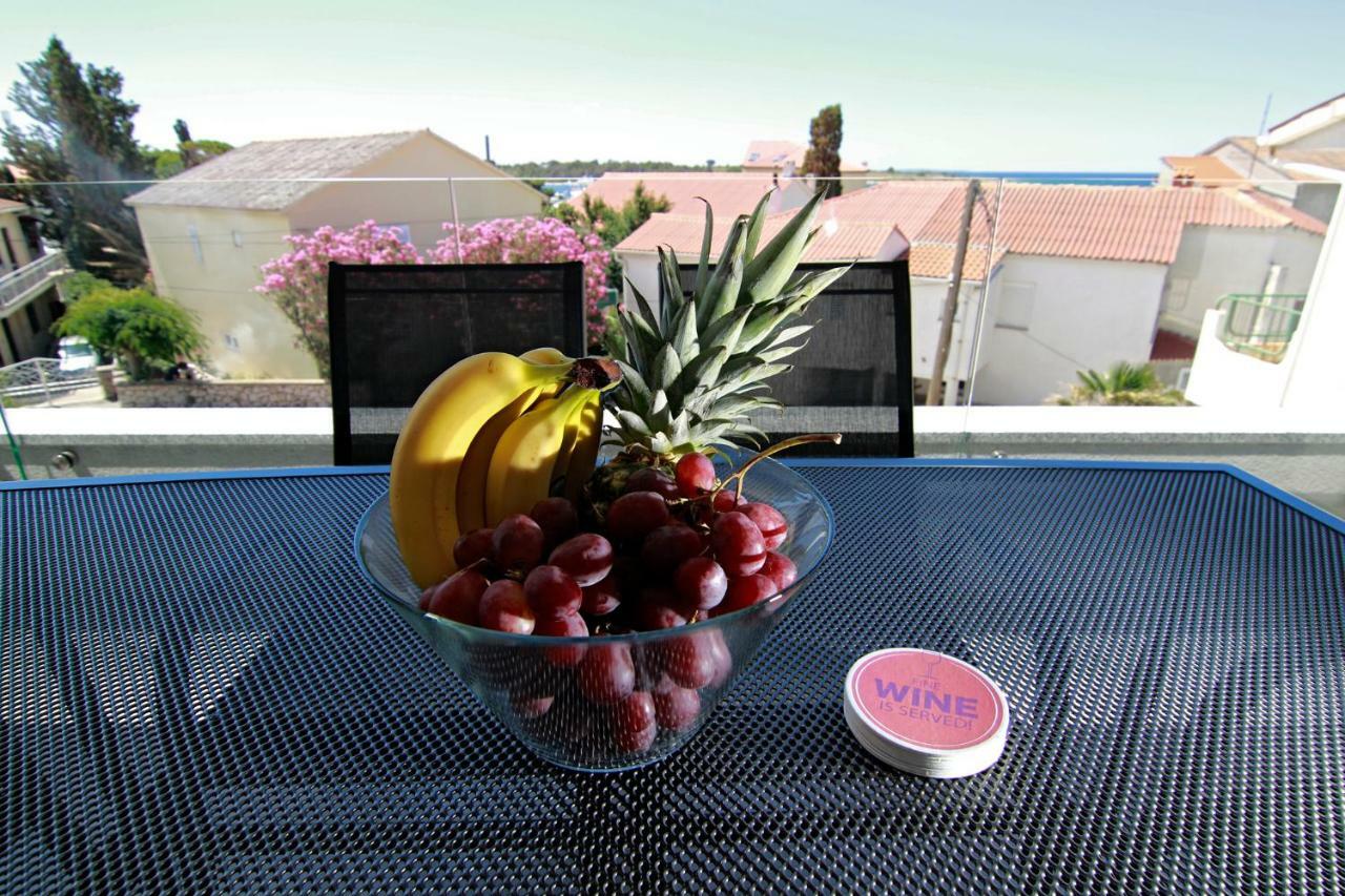 Apartments Luna Novalja Extérieur photo